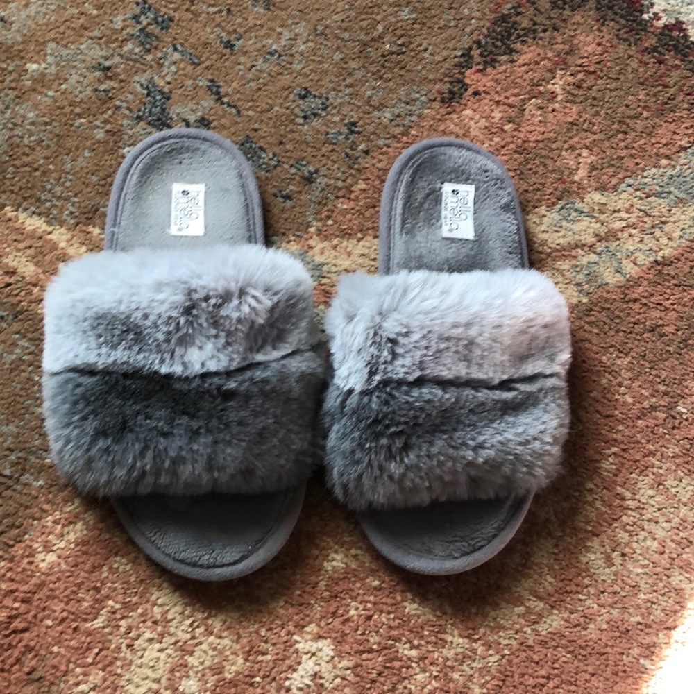 Women’s size 9/10 gray Hello Mello Comfy Indoor Outdoor Super Plush Slippers